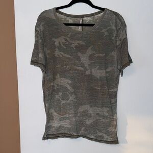 Free People Casual Camouflage Short Sleeve Tee